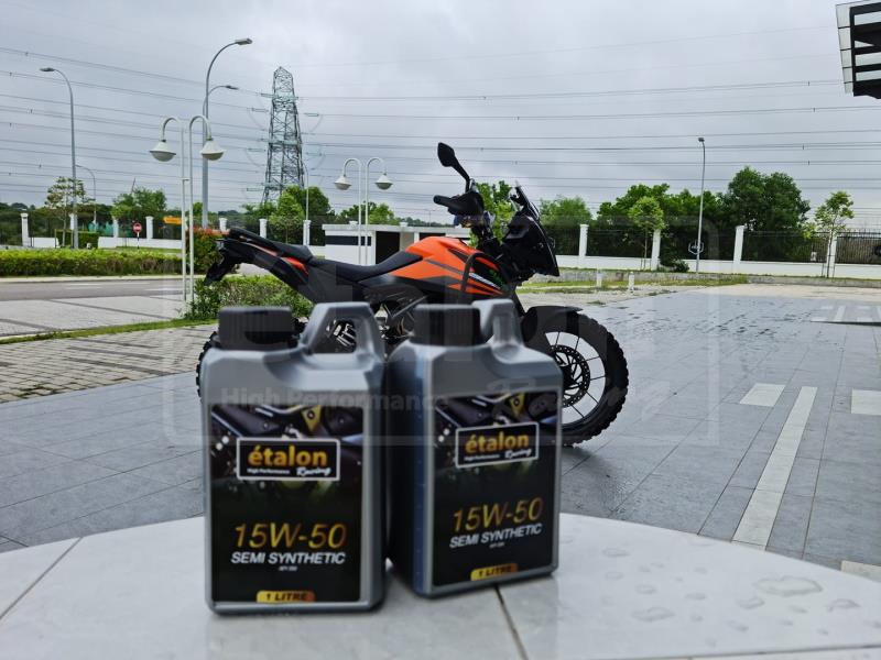 <div class='event-title' style='background-color:#FFFFFF;'><h3>Ktm Adv 390 & Etalon 15W50</h3></div>